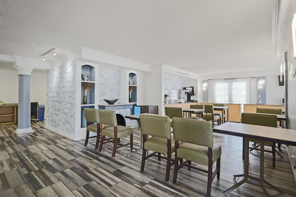 Baymont by Wyndham - Downtown Civic Center