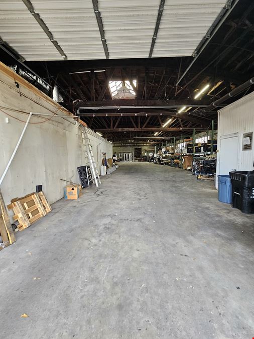 Spacious Office/Warehouse in Midcity New Orleans