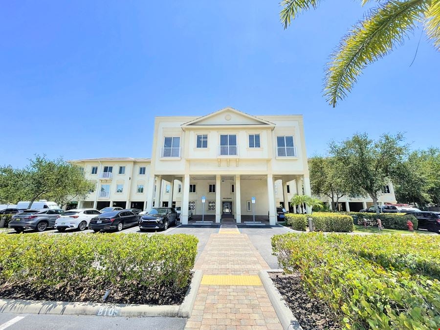 1110 Pine Ridge Rd 305