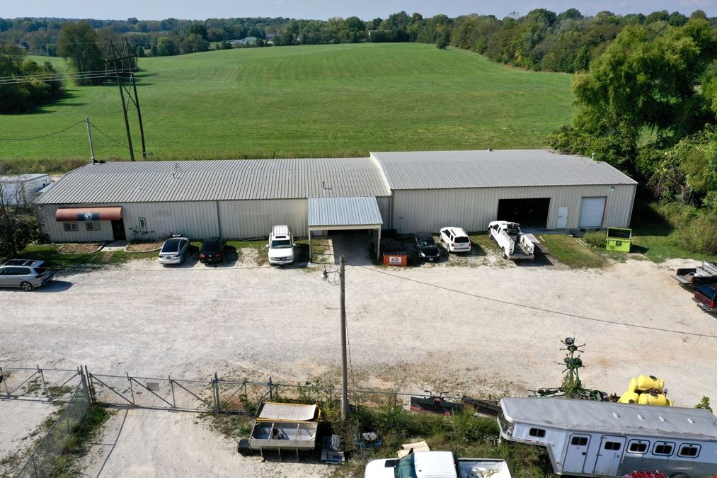 8,750 SF Office / Warehouse Building For Lease in Nixa