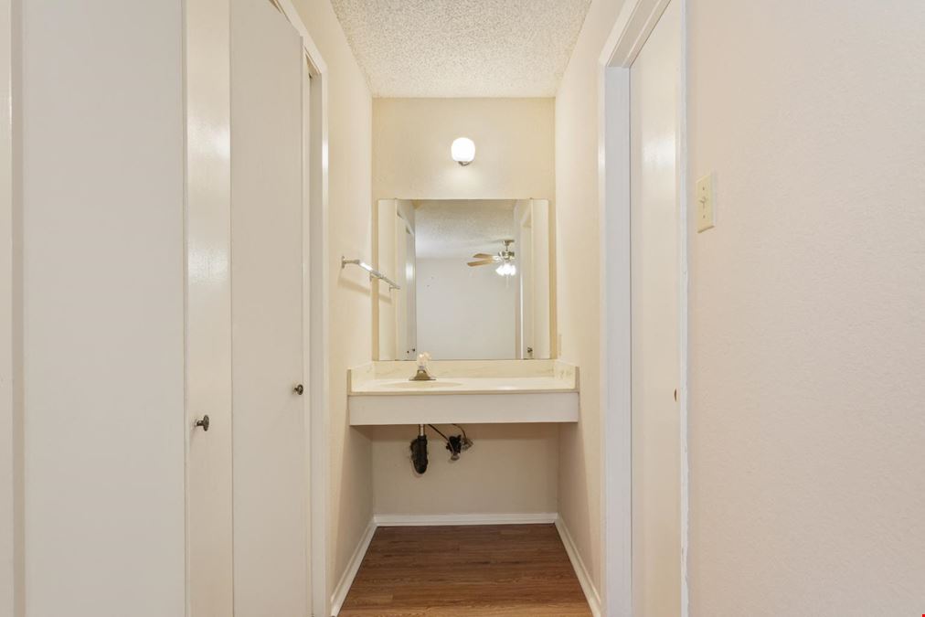 5506 Kingsman Apartments - Multifamily Portfolio