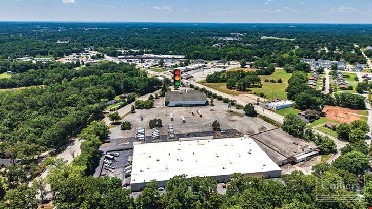 ±44,000-SF and ±25,600-SF Buildings on ±10.83 Acres at a Signalized Intersection