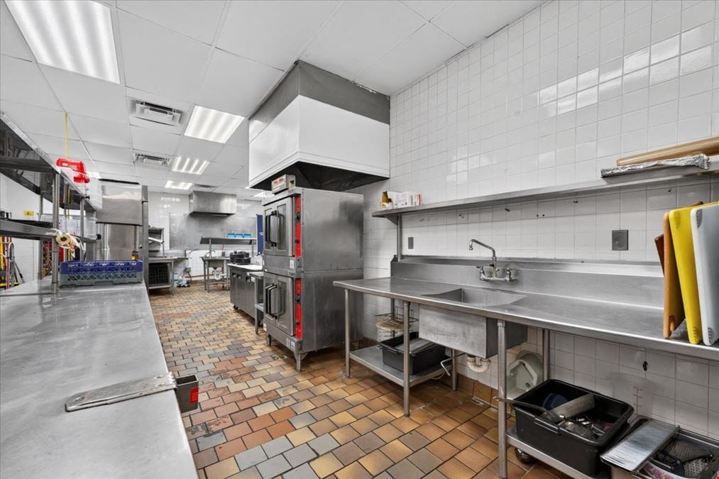 COMING SOON (Live Mon 6/22) - 4000 Fort Campbell Blvd - For Lease