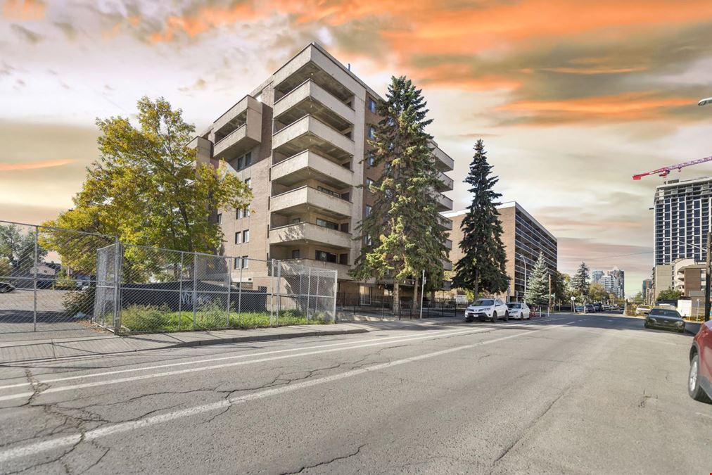 Modern Two-Level Penthouse Condo with Views of Downtown Calgary