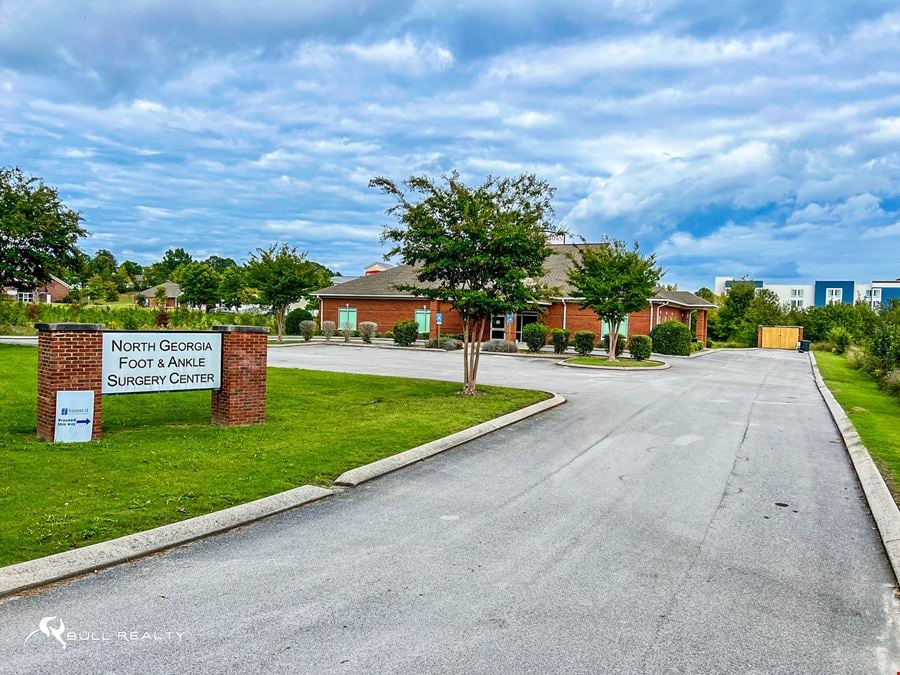 Single-Tenant Net Leased Medical Surgery Center | 7.5% Cap Rate