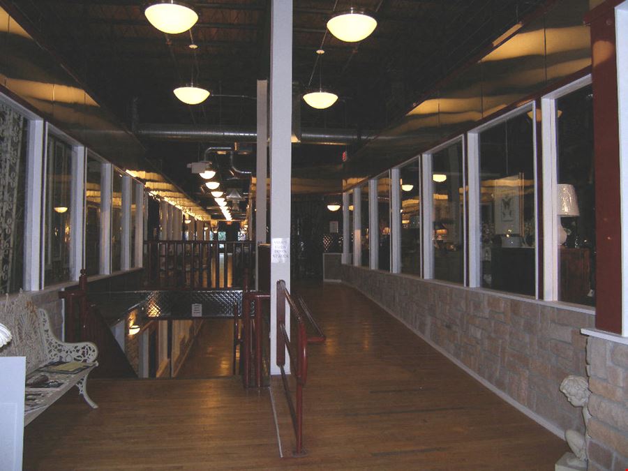 The Shoppes at the Arcade