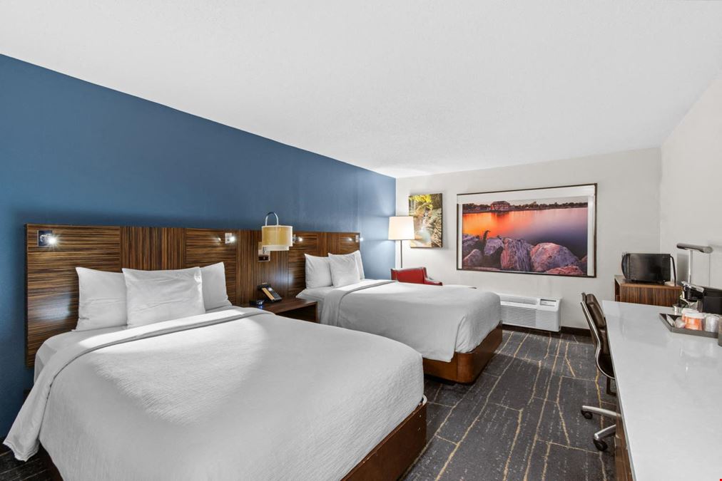 Lux Hotel & Conference Center, Ascend Hotel Collection