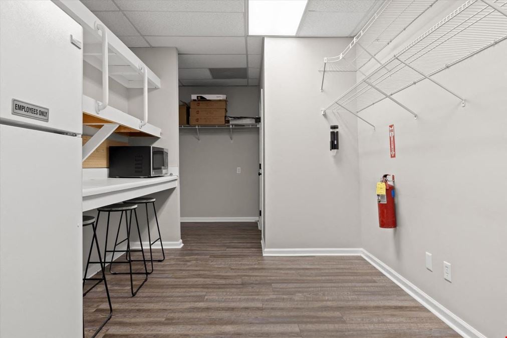 2 Executive Suites 