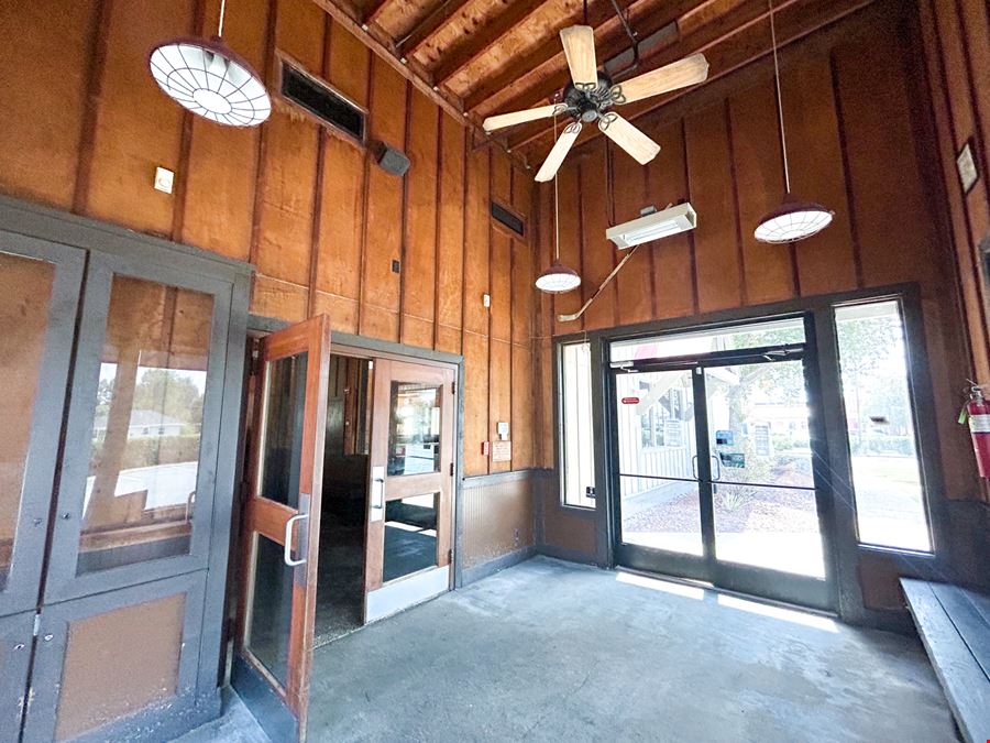 Freestanding 7,850 SF Restaurant at Entrance to Lake Charles Power Center