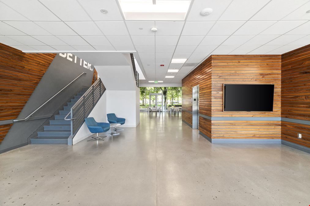 Cascade Station - 9500 Building