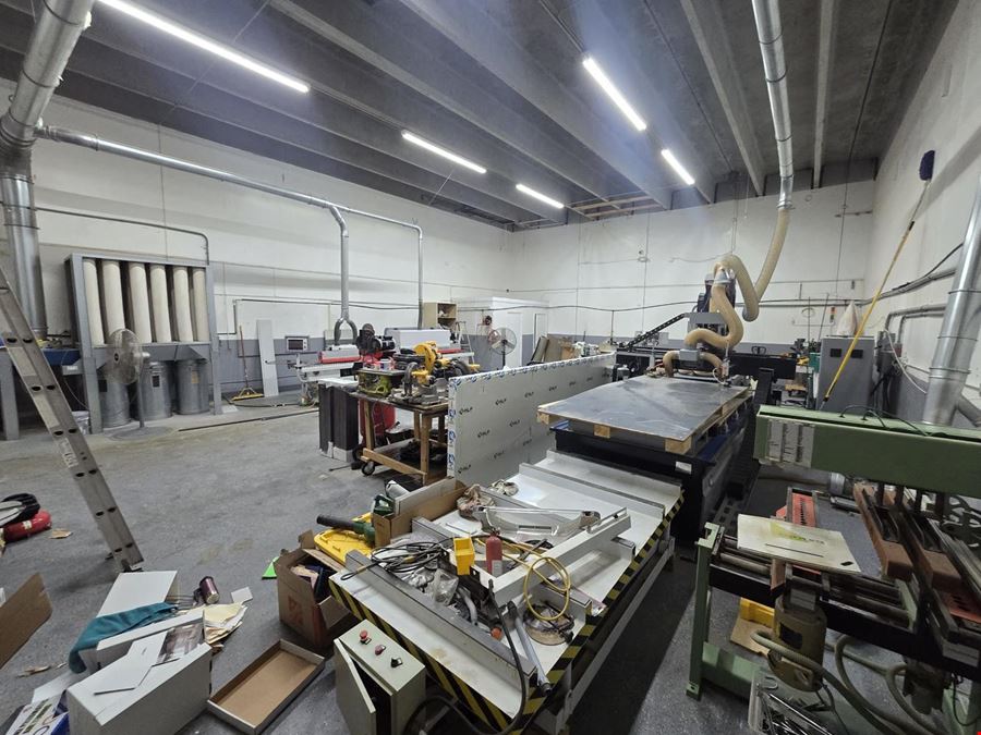Office / Warehouse 2,628 SQFT