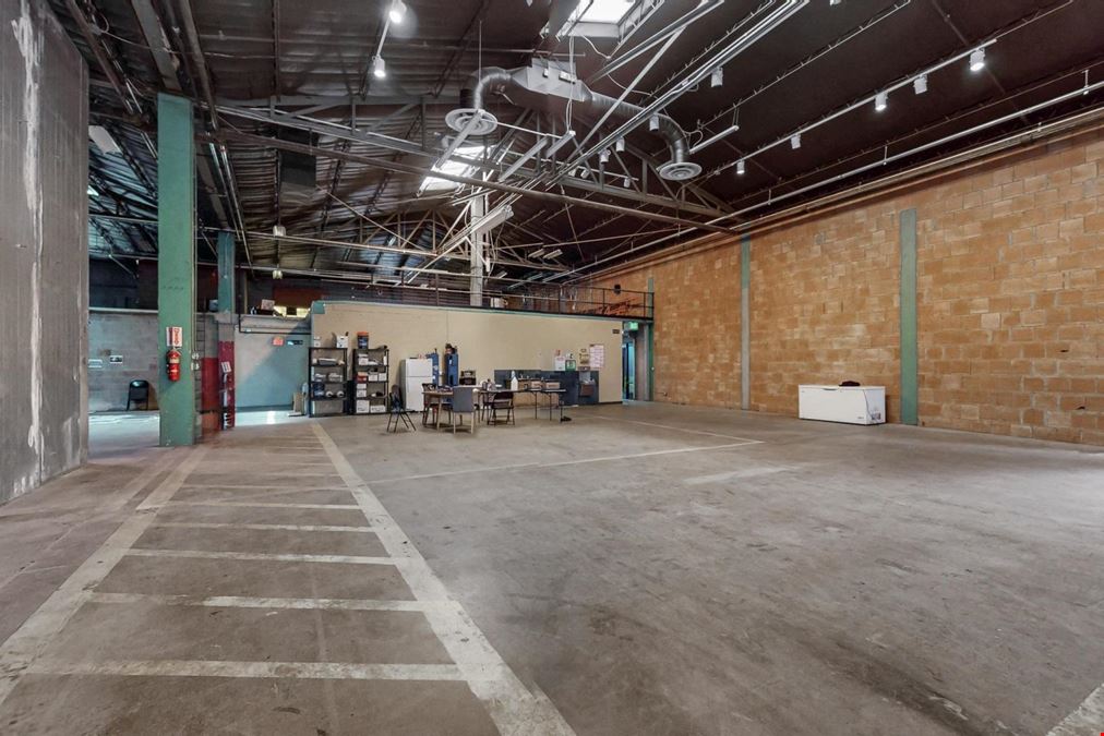 TWO SUITE WAREHOUSE WITH MEGA ELECTRICITY