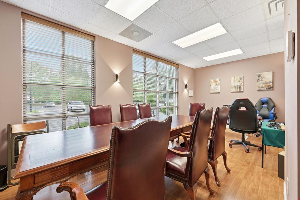 3 Suites at 502 McKnight Drive