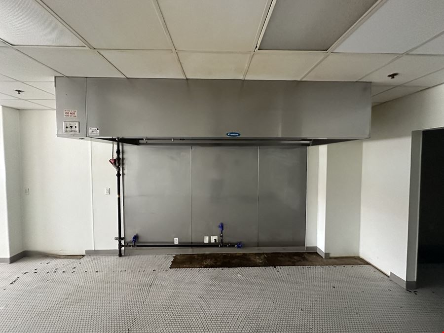 318 Park Central E - Suite 105