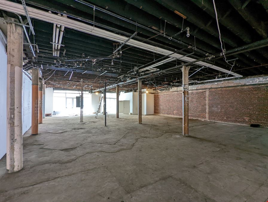 4,502 SF | 129 W 20th St | Ground + Lower Level Retail Space for Lease