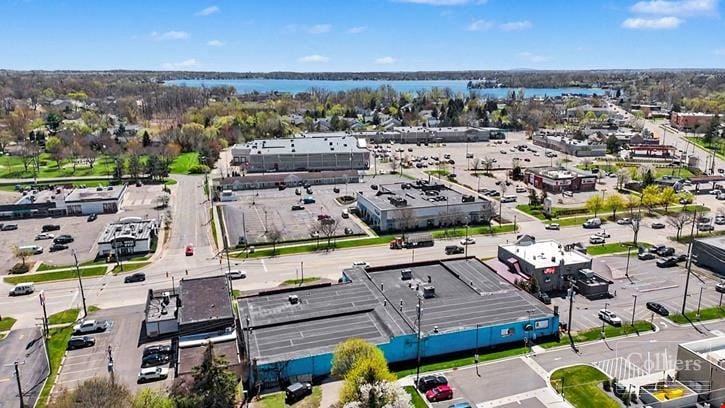 20,015 SF Flex/Retail Space Available | Walled Lake