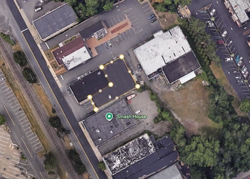 711 Broadway Industrial Trade Building with In-Place Dry Cleaner Income