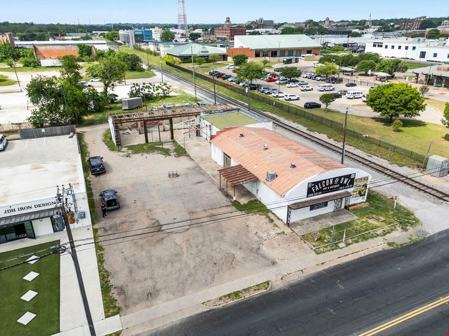Silo-Adjacent Retail/Development Property