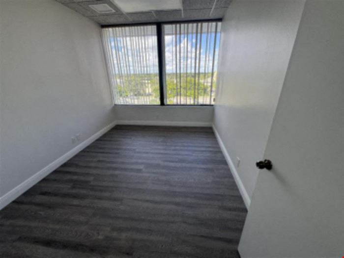 2356 SF Suite 402 Professional and Medical Office Space