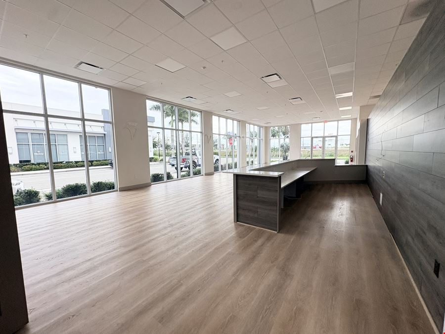 Prime Retail Space In Fruitville Commons