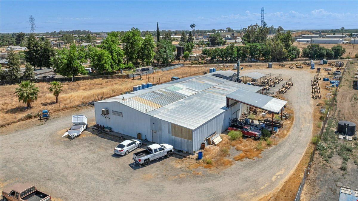 ±11,078 SF Industrial Property on ±2.43 Acres in Madera, CA