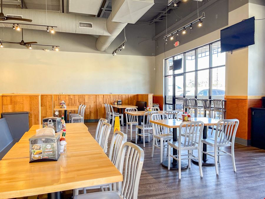 Retail Suites for Lease in Highly-Visible Commercial Corridor