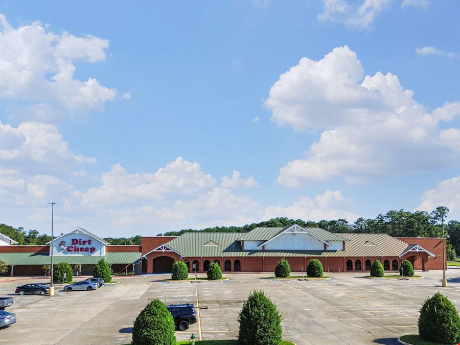 Retail Suites and Outparcel Available at The Crossing Shopping Center