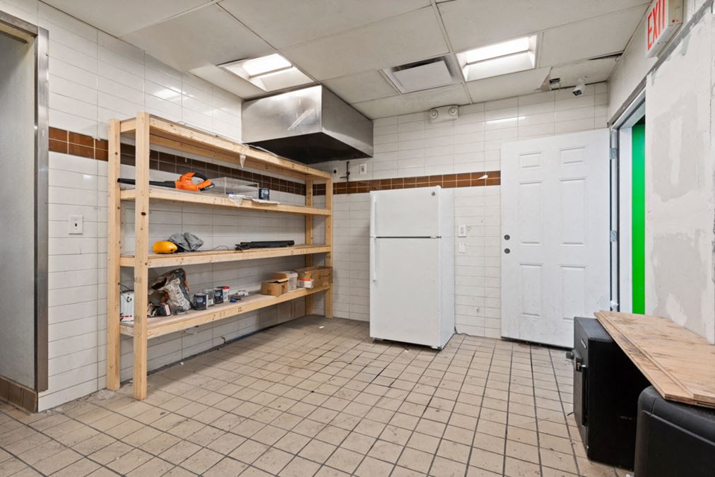 323 W 42nd St