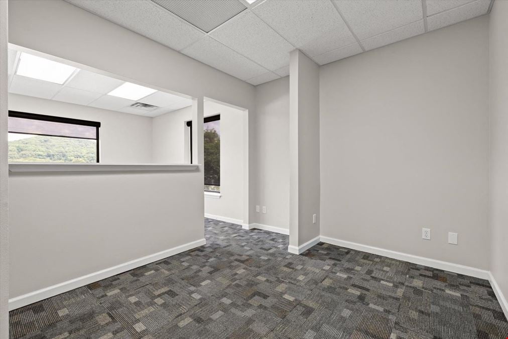 2 Executive Suites 