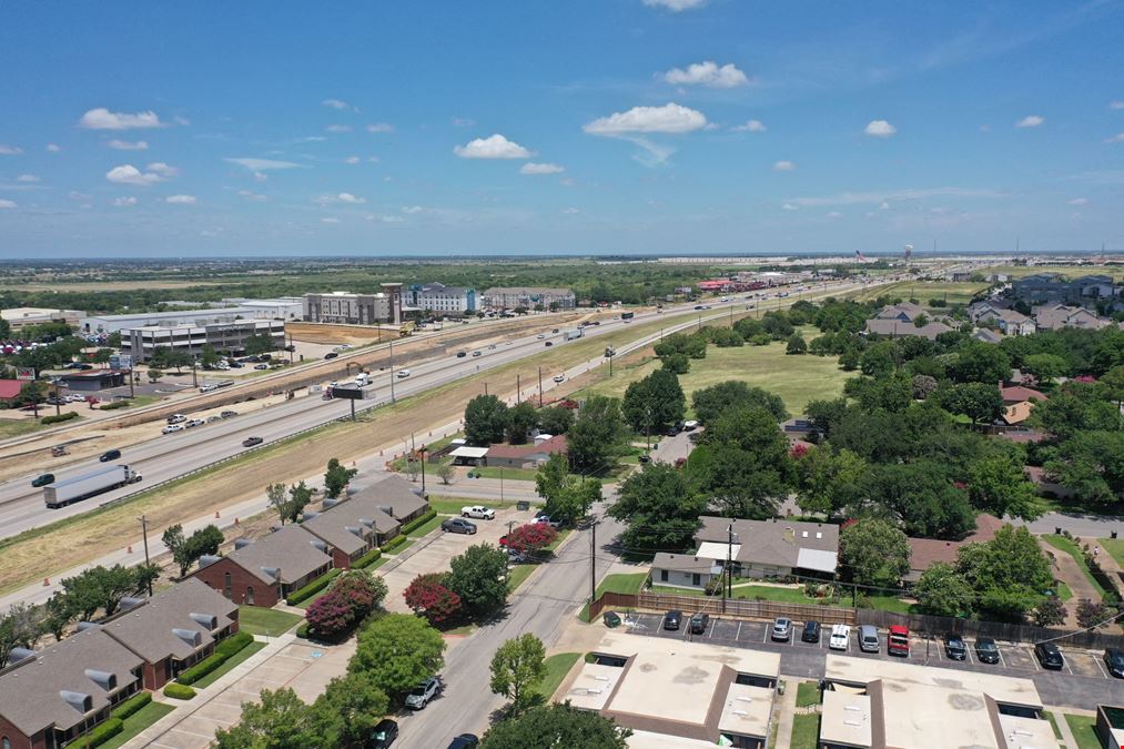 4234 N Interstate 35