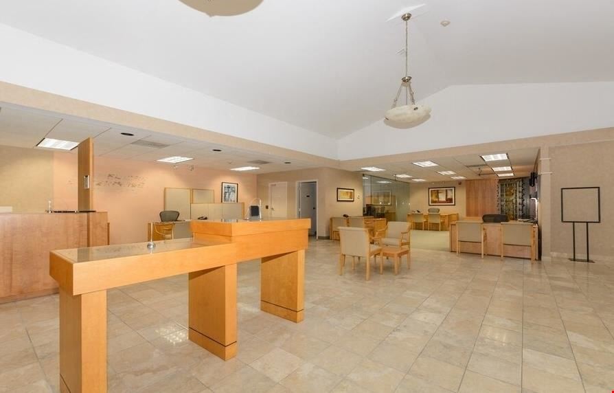275 S Roselle Rd