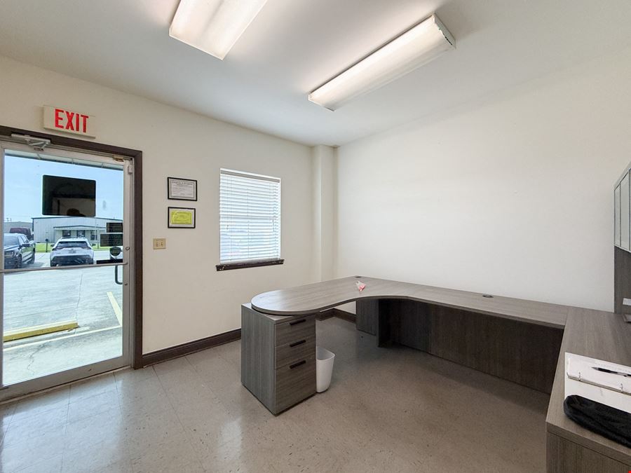 NN-Leased ±12,500 SF Office / Warehouse
