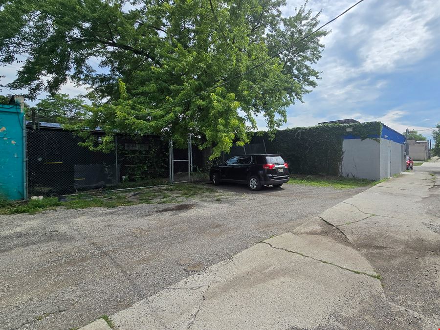 15711 E Warren Ave
