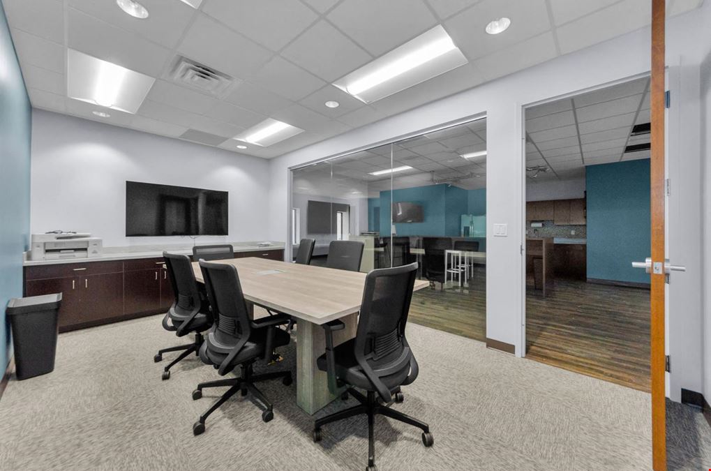 4,900sf Flex Space for Sublease in Largo, FL