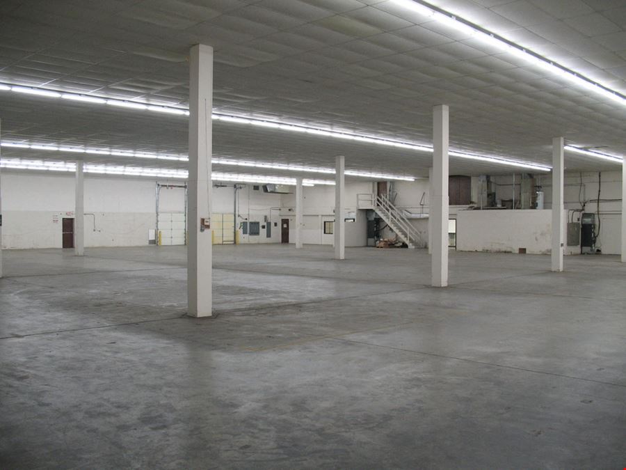 21,980 SF Commercial Industrial Building With Offices & Showroom