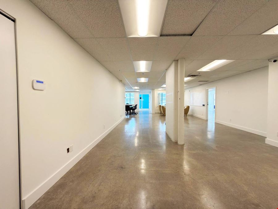 #208 - 128 W 6th Ave
