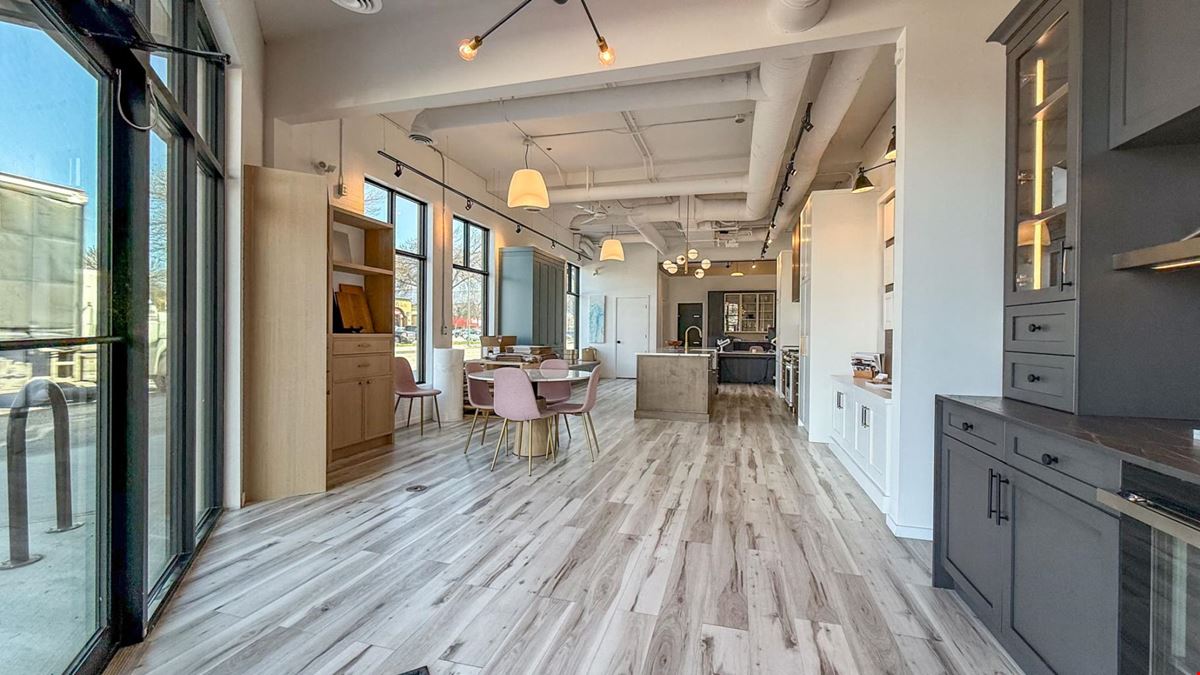 Excellent opportunity to sublease a high-profile retail unit in the Capri-Landmark area.