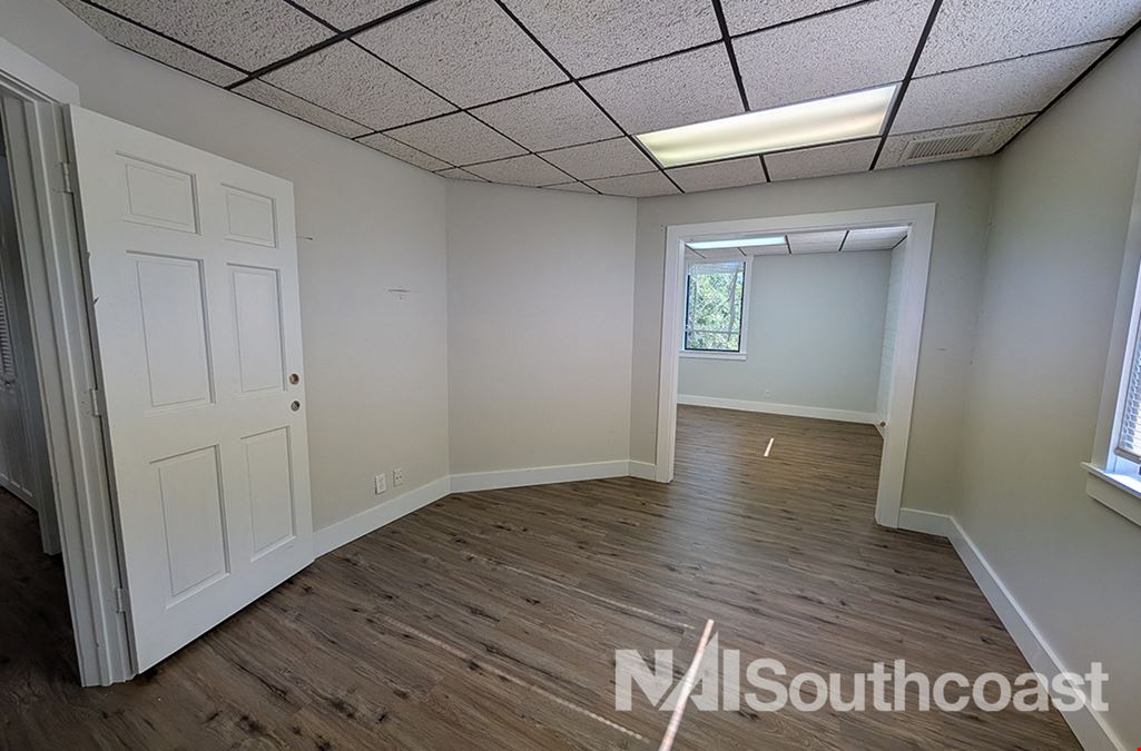 ±1,253 SF - West Bridge Office