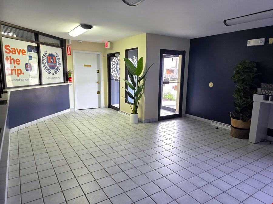 FREESTANDING PROFESSIONAL OFFICE / FORMER BANKBRANCH FOR SALE
