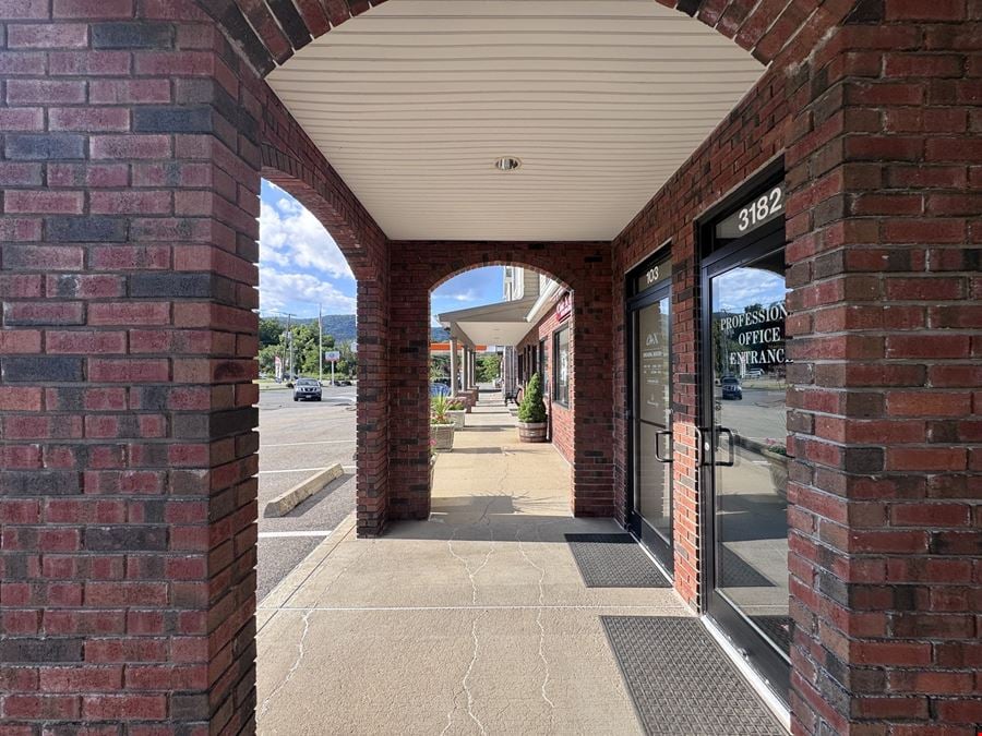 Cold Spring, NY Only Plaza on US Rt 9 in Putnam County
