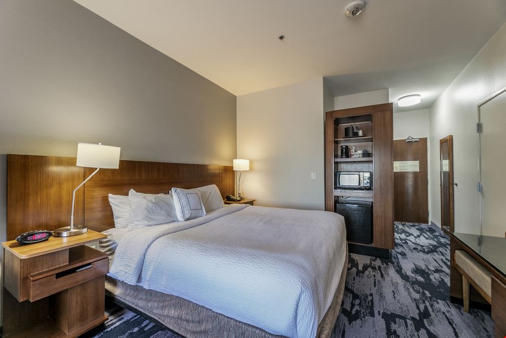 Fairfield Inn & Suites Fort Worth I-30 West Near NAS JRB