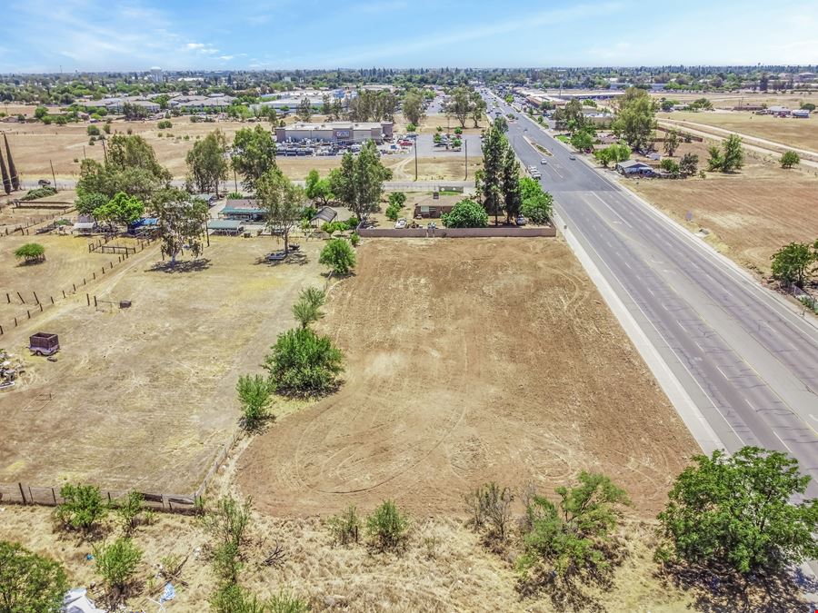 ±1.59 Acres of Commercial Land in Madera, CA