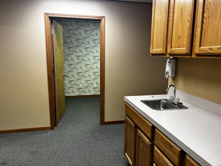 Maple Professional Plaza Office Suite