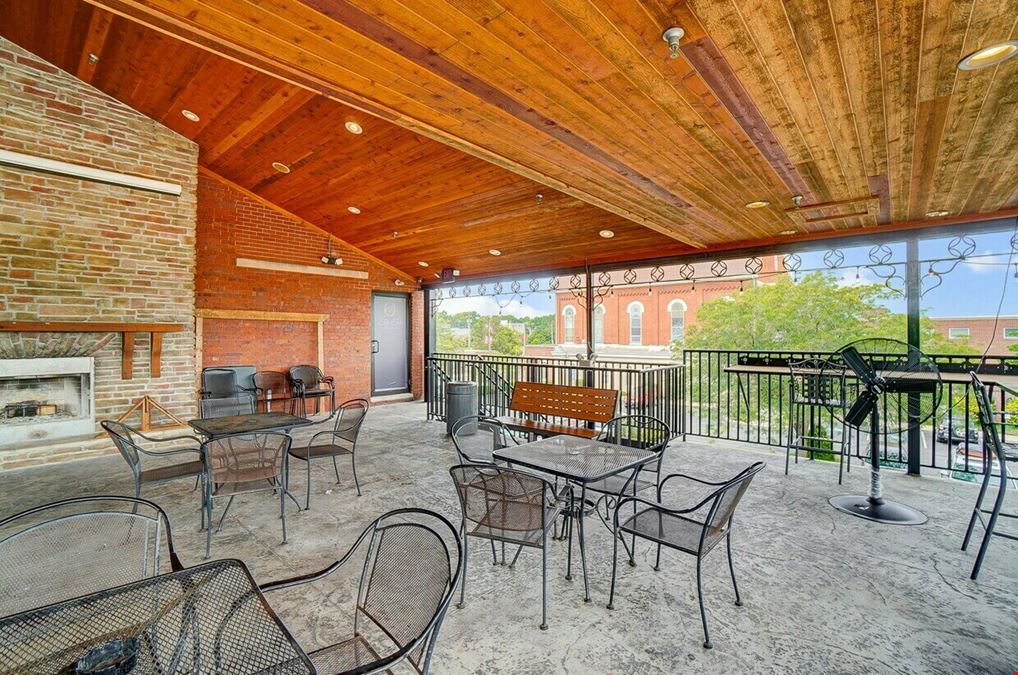 126 W High St