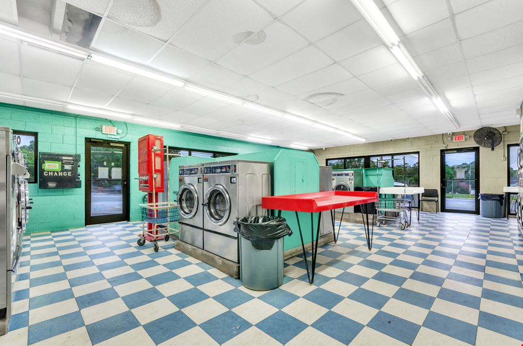 1205 N Franklin - Established Laundromat For Sale w/ Extra Lot