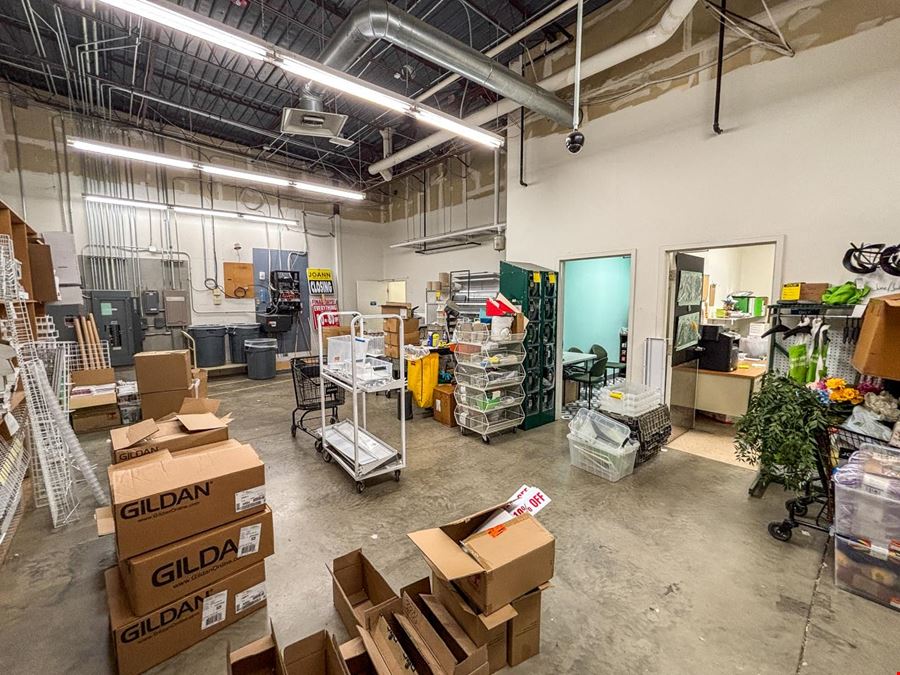 High-Visibility Retail, Showroom & Flex Space Near I-90