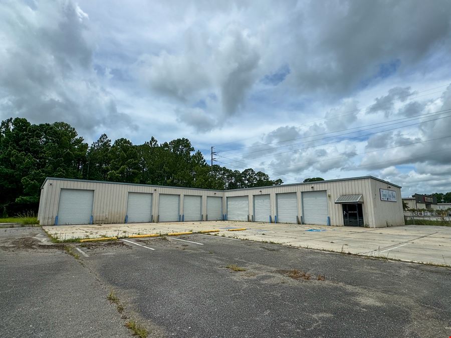 Prime Warehouse with Yard Near I-10