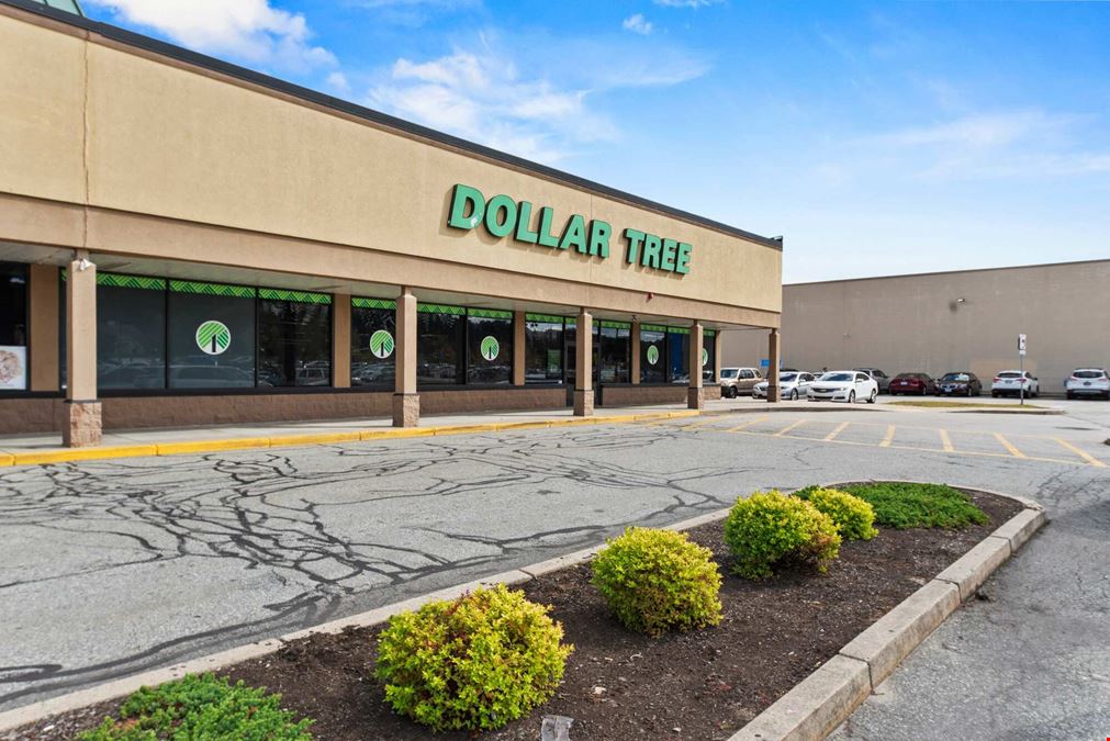 Cranston, RI - Independence Park Shopping Center