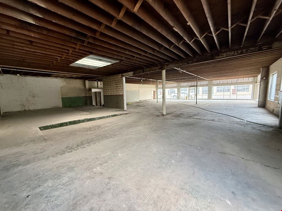 DOUGLAS RETAIL/WAREHOUSE