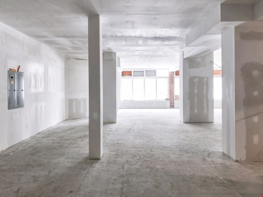 1,250 - 2,500 SF | 579-581 Bank Street | Prime Waterfront New London Retail Opportunity - Divisable